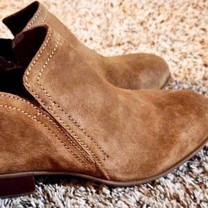 Brand New Diba Tan Suede Leather Ankle Booties in Size US 8.5, never worn